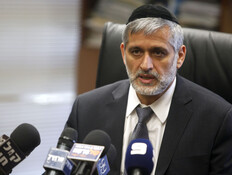 פרסום ראשון: אלי ישי חוזר לפוליטיקה