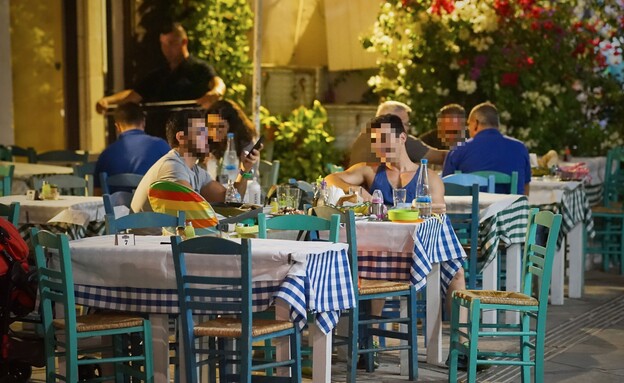 Israelis on Greek taverns: “Plates with flowers on the table. We received a bill of 850 euros”