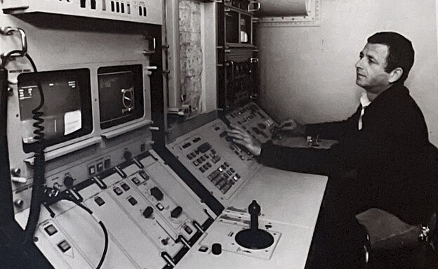 מערכות השליטה של המל"טים הראשונים (צילום: ארכיון בטאון חיל האוויר)