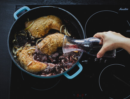 צלי עוף ביין, שלב הכיריים (צילום: אמיר מנחם, mako אוכל)