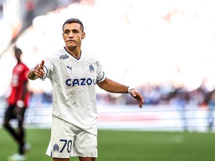 אלכסיס. ישתפו פעולה? (Photo by Johnny Fidelin/Icon Sport via Getty Images)