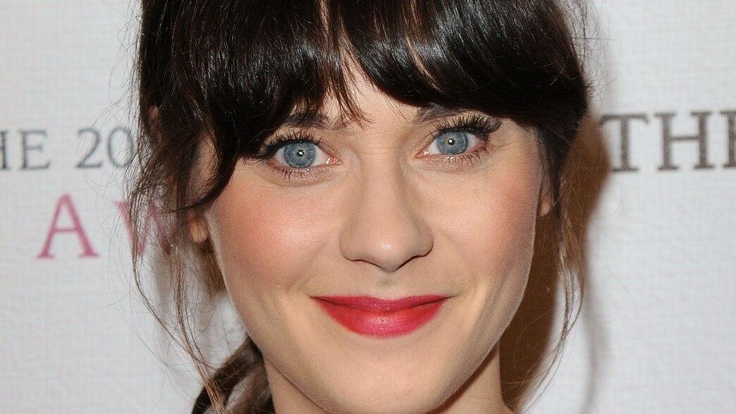 זואי דשנל - פוני מזוייף זואי דשנל - פוני מזוייף