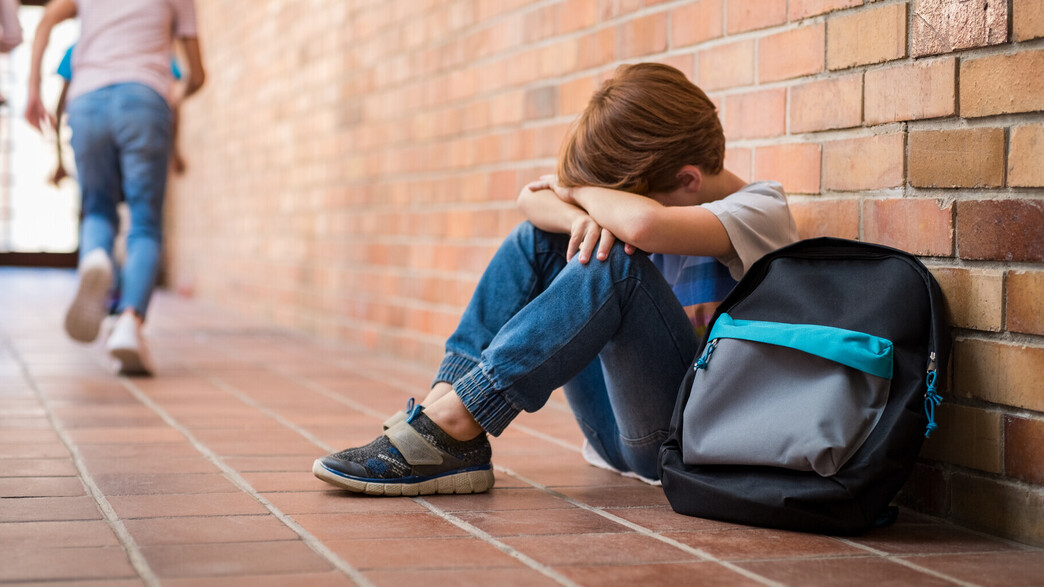 ילד עצוב ילד עצוב