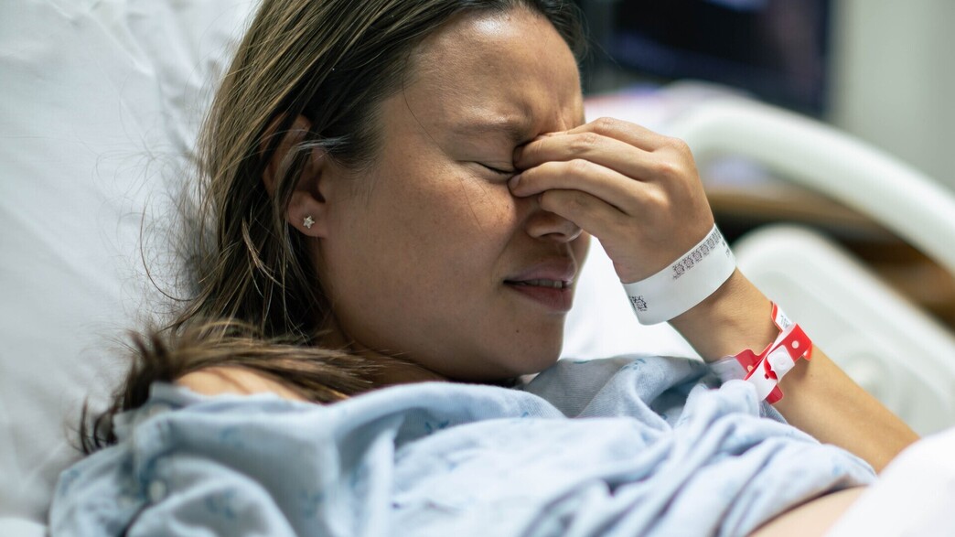 אישה במיטת בית החולים (אילוסטרציה: shutterstock)