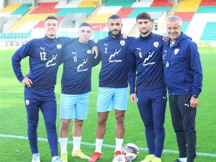 שחקני הצעירה לפני ההתמודדות (ההתאחדות לכדורגל)