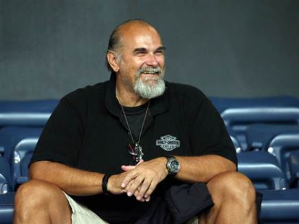 מאמן קבוצת הכדורסל של הפועל ירושלים, הגיע לצפות (אודי ציטיאט)