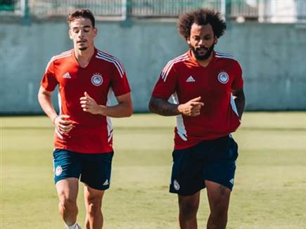 ליידנר לצד מרסלו. מקבל שיעורים מהטוב ביותר (האתר הרשמי)