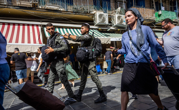 שוטרים, ירושלים, ערב, ראש השנה תשפ"ג (צילום: יונתן זינדל, פלאש 90)