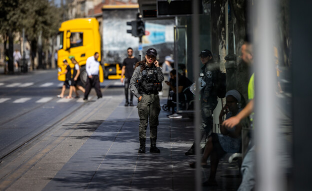 שוטרים, ירושלים, ערב, ראש השנה תשפ"ג (צילום: יונתן זינדל, פלאש 90)