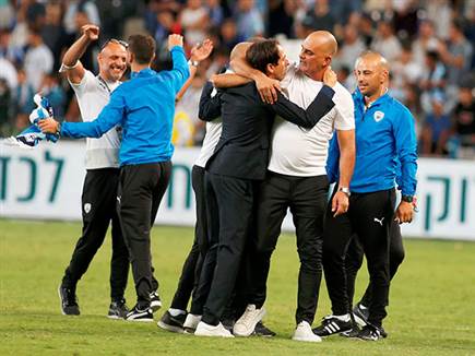 רגע גדול לכדורגל הישראלי (צילום: אלן שיבר)