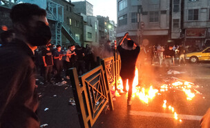 הפגנות בטהראן (צילום: רויטרס)