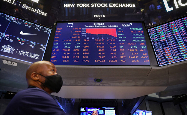 סוחר בבורסה בניו יורק בנפילות של ספטמבר 2022 (צילום: רויטרס)