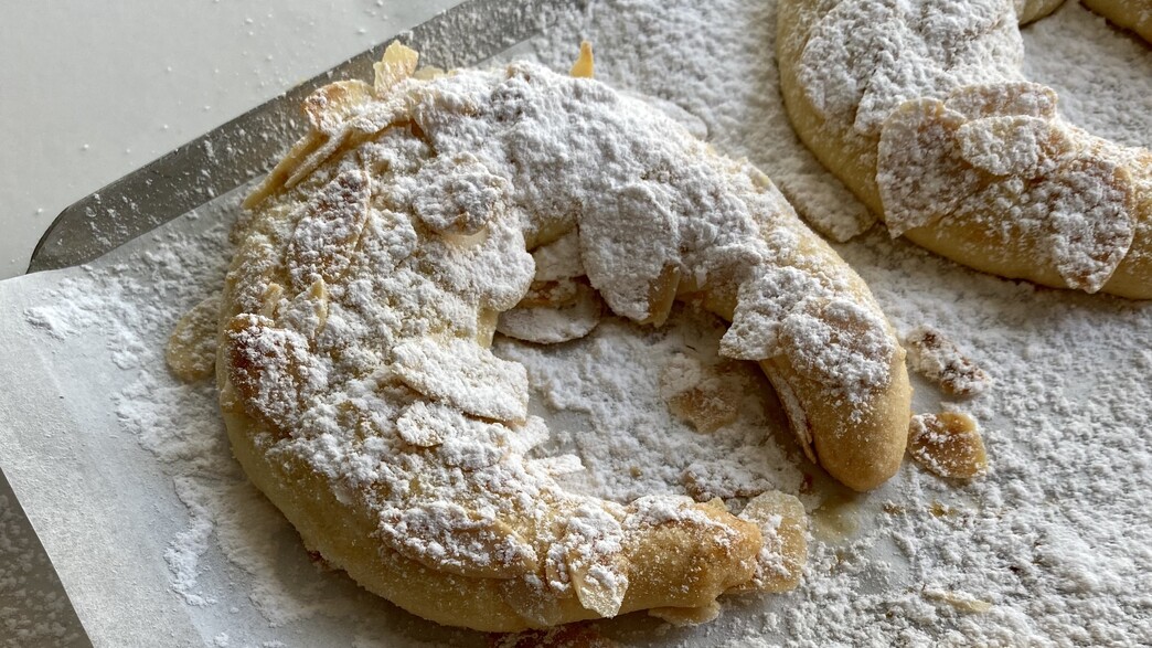 סהרוני שקדים מקרוב יותר סהרוני שקדים מקרוב יותר