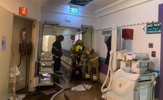 השרפה בבית החולים שניידר, אין נפגעים באירוע (צילום: עומר שפירא, כבאות והצלה לישראל)