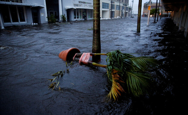 Hurricane Ian hits Florida (Photo: Marco Bello, Reuters)