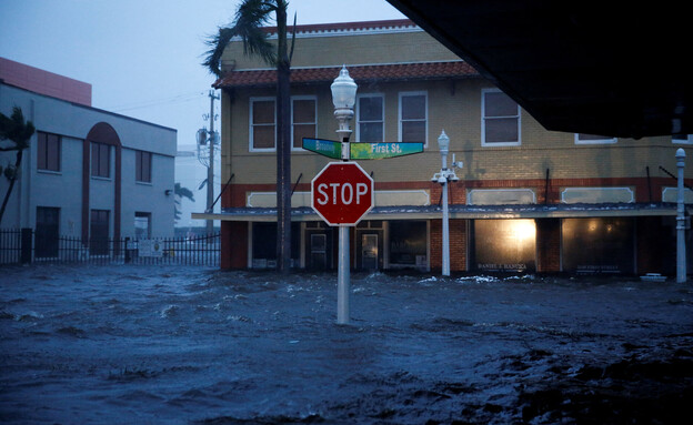 הוריקן "איאן" מכה בפלורידה (צילום: מרקו בלו, רויטרס)