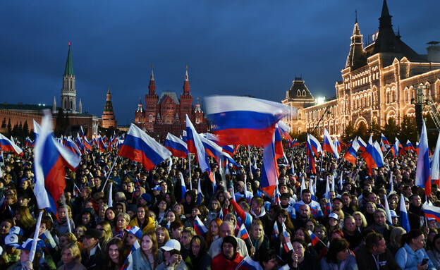 החגיגות ברוסיה לאחר הכרזת פוטין על הסיפוח (צילום: reuters)