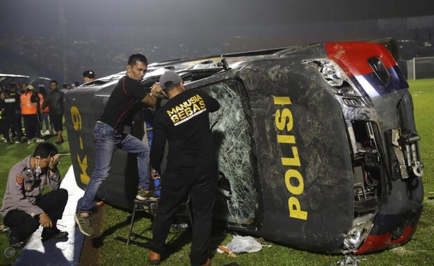 הרוגים במשחק כדורגל באינדונזיה (צילום: AP)
