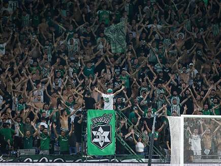 אווירה גדולה קידמה את שתי הקבוצות (צילום: מאור אלקסלסי)