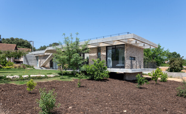 בית בתכנון רון שינקין, מבט מהגינה (צילום: עמית גושר)
