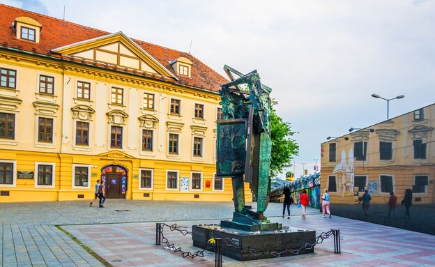 אנדרטה לשואה ברטיסלבה סלובקיה (צילום: trabantos, shutterstock)
