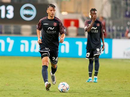 בדש הפך בפנדל עוד לפני ההפסקה (אלן שיבר)