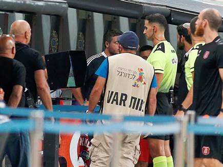 שטייף נעזר ב-VAR ונתן להפועל ירושלים פנדל (אלן שיבר)
