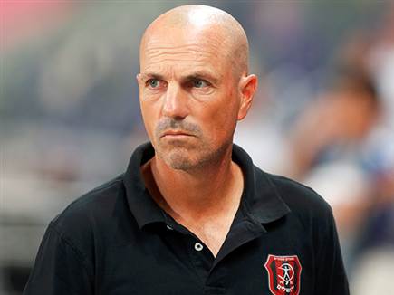 במקום השני בליגה. אריה (אלן שיבר)