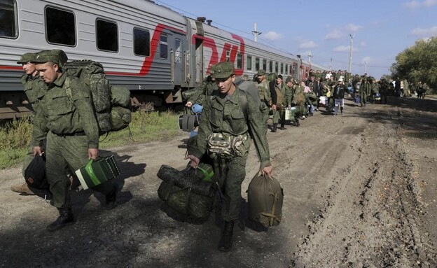 מגויסים רוסים חדשים למלחמה באוקראינה (צילום: AP)