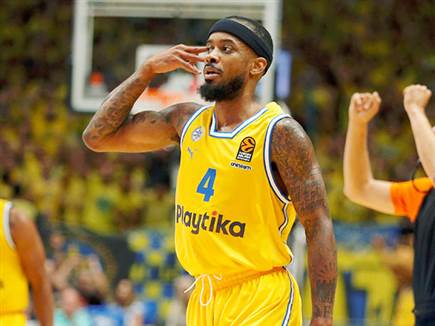 מוביל את הצהובים. בראון (אלן שיבר)