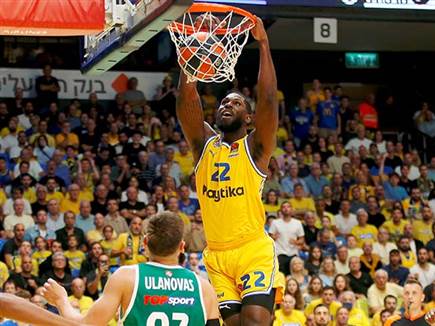 הוליך את הריבאונדים ההתקפיים. פוית'רס (אלן שיבר)