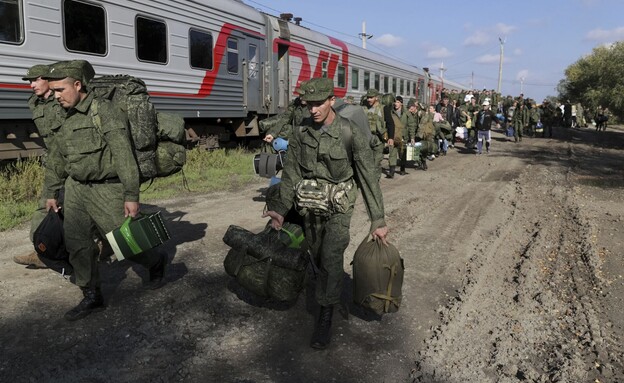 חיילים רוסים שגויסו למלחמה נגד אוקראינה (צילום: AP)