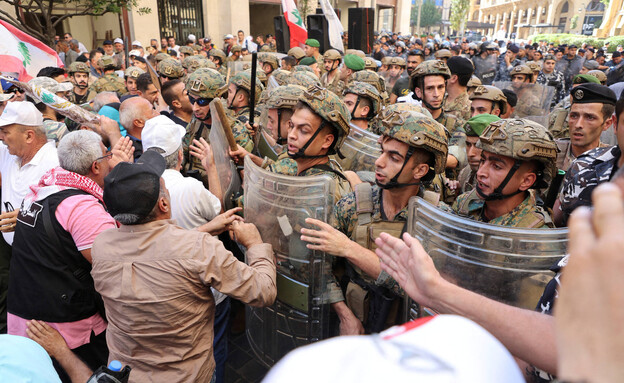 עימותים בין אזרחים לצבא בלבנון בגלל המשבר הכלכלי (צילום: רויטרס)