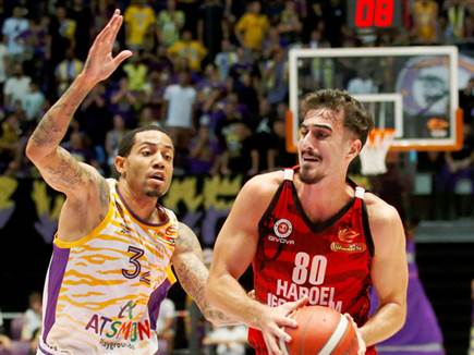 במחצית זה נגמר בשוויון (צילום: אלן שיבר)