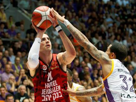 מנגד, בלייזר לא ויתר (צילום: אלן שיבר)