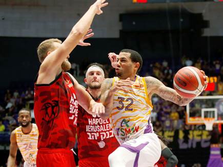 ועם זאת, הנקודות נשארו אצל האלופה (צילום: אלן שיבר)