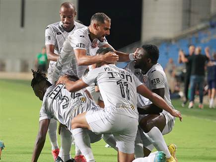 החדרתים דהרו ויכלו לכבוש עוד (צילום: אלן שיבר)