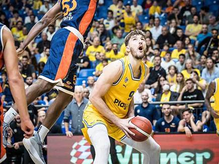 סורקין השאיר את הניצחון בהיכל (צילום: עודד קרני)