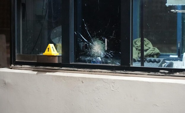 זירת הפיגוע בשועפאט (צילום: דוברות המשטרה)