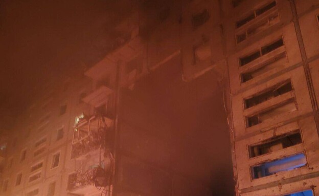 בניין הופצץ בזפוריז'יה (צילום: לפי סעיף 27 א')