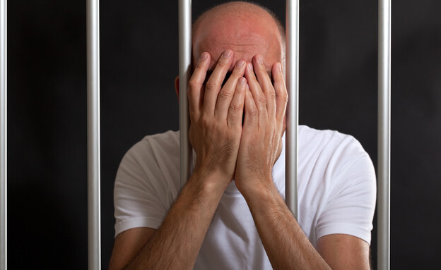 גבר בכלא (צילום: 123rf)