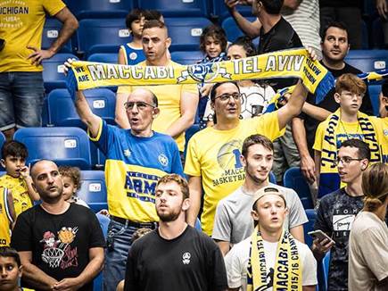 האוהדים הצהובים בהיכל (עודד קרני)