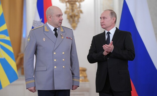 גנרל סורוביקין עם פוטין (צילום: sky news)