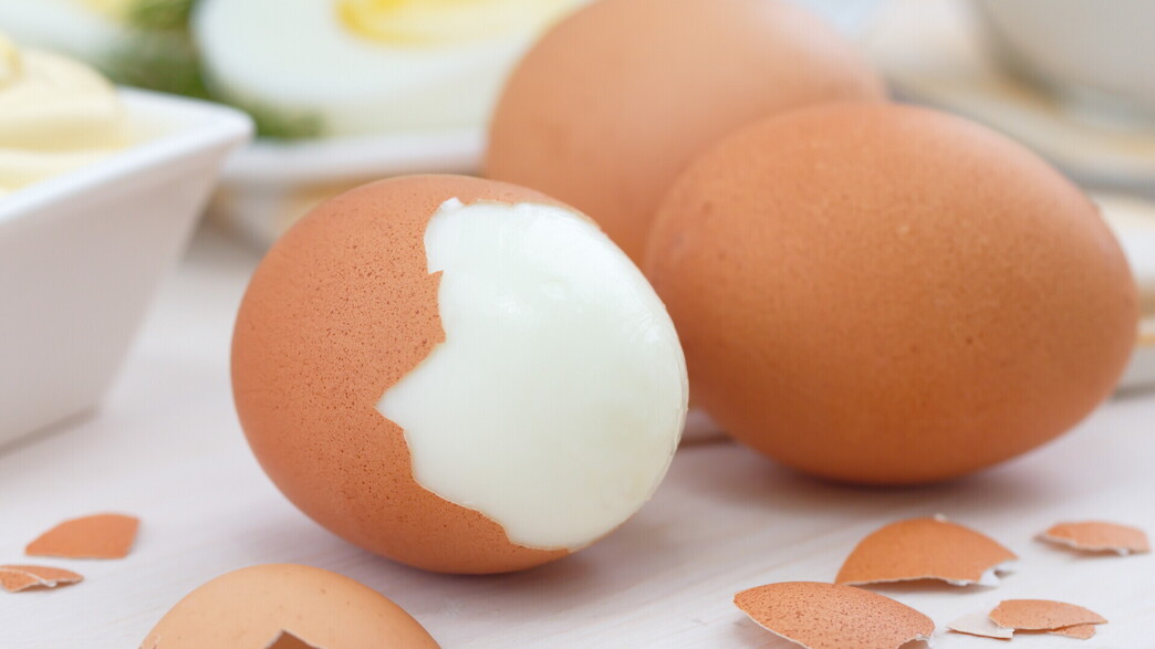 ביצה קשה שמתקלפת בקלות (צילום: Gamzova Olga, shutterstock)
