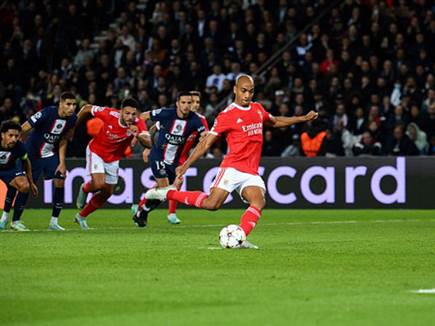 הפנדל של ז'ואאו מריו. משקף (Getty)