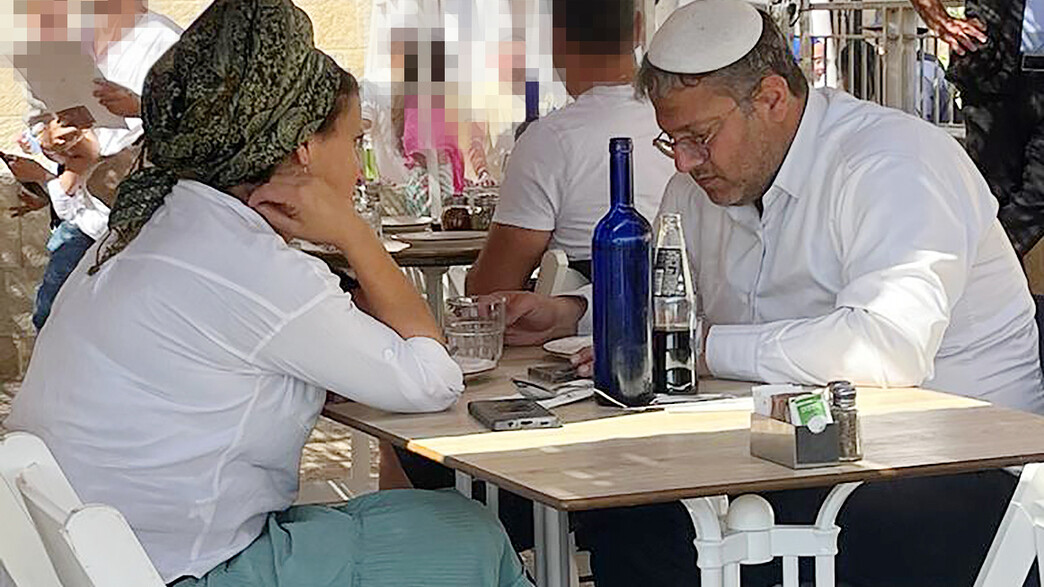 פפראצי בן גביר ואשתו. אוקטובר 2022