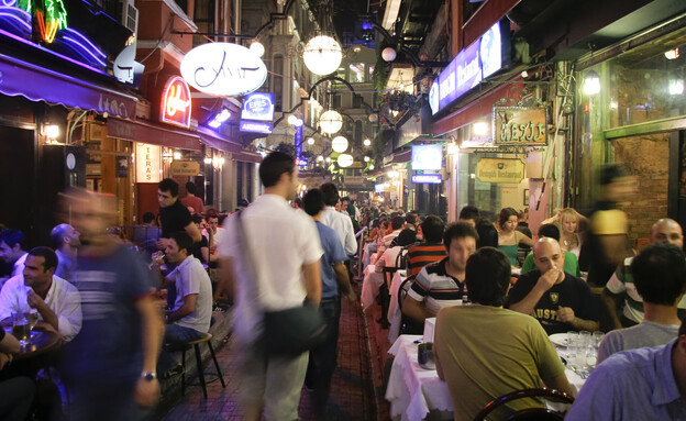 מסעדות ערב איסטנבול טורקיה (צילום: paul prescott, shutterstock)