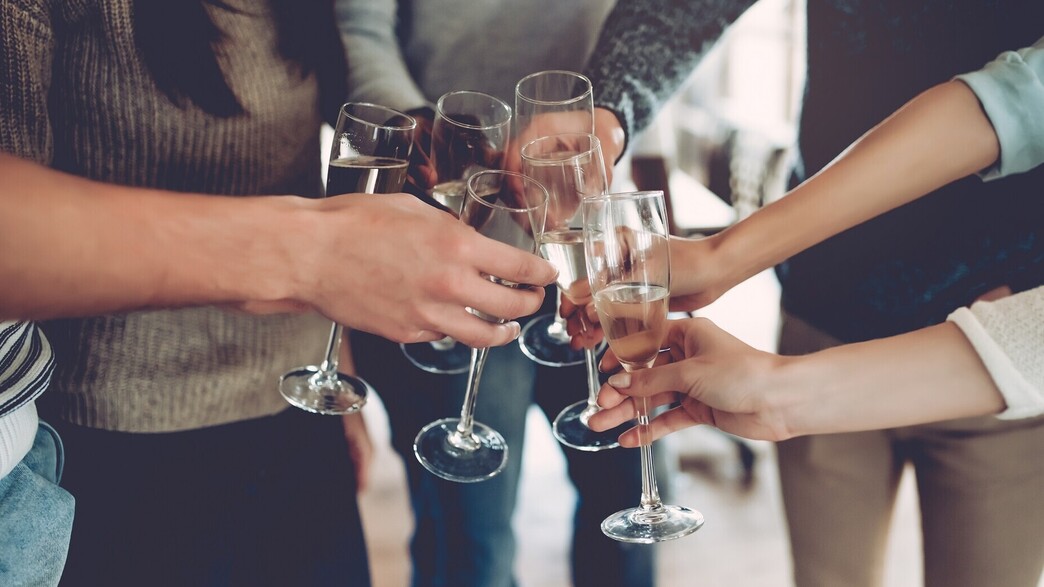 חגיגה משרד שמפניה כוסות