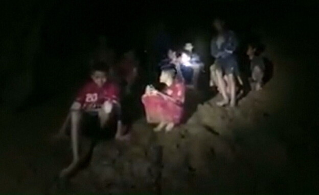 שלושה עשר הנערים שחולצו מהמערה בתאילנד