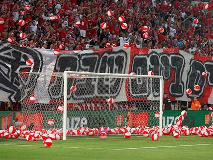 אוהדי הפועל ת"א נגד סכנין (צילום: אלן שיבר)